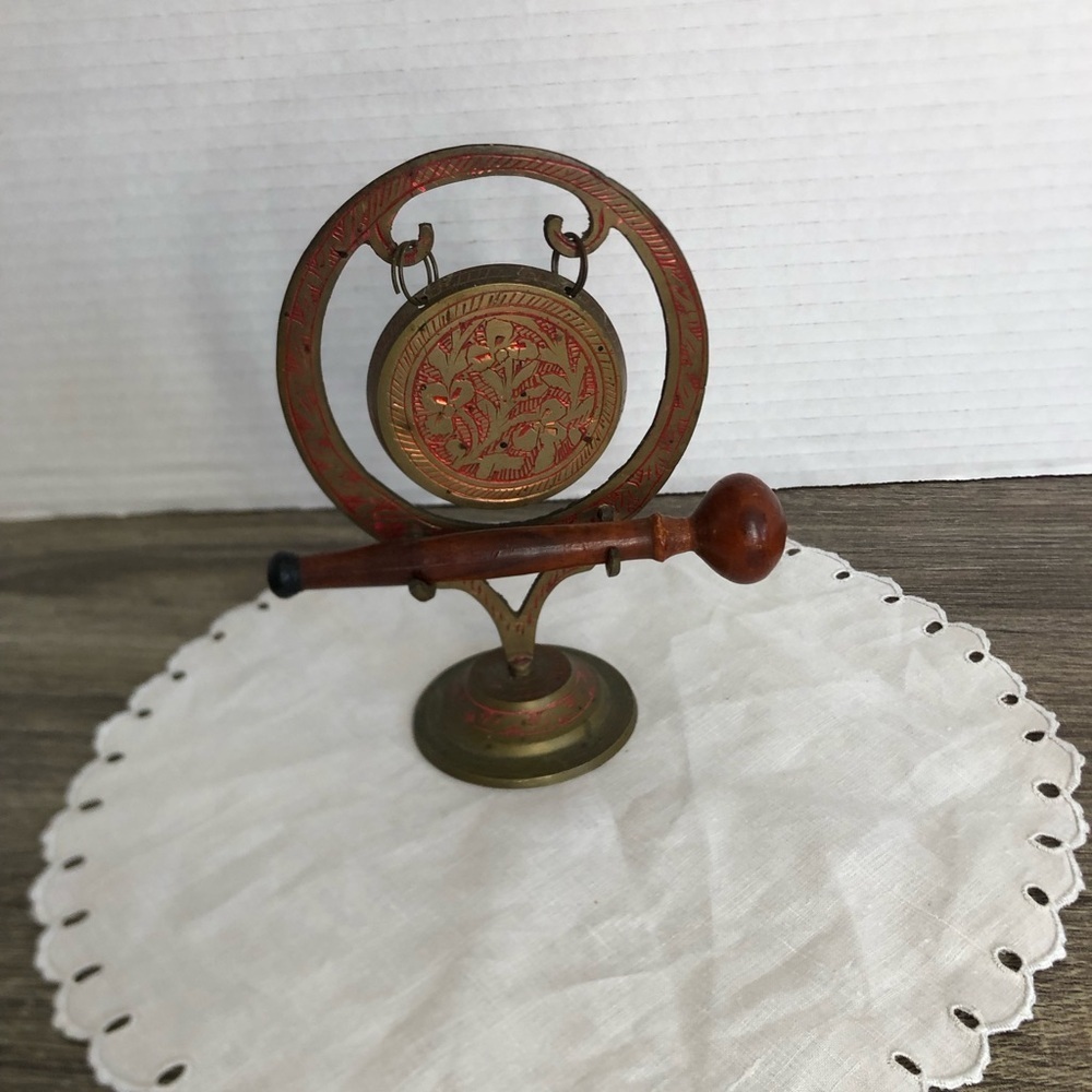 Vtg Etched Brass Tabletop Gong Style Dinner Bell